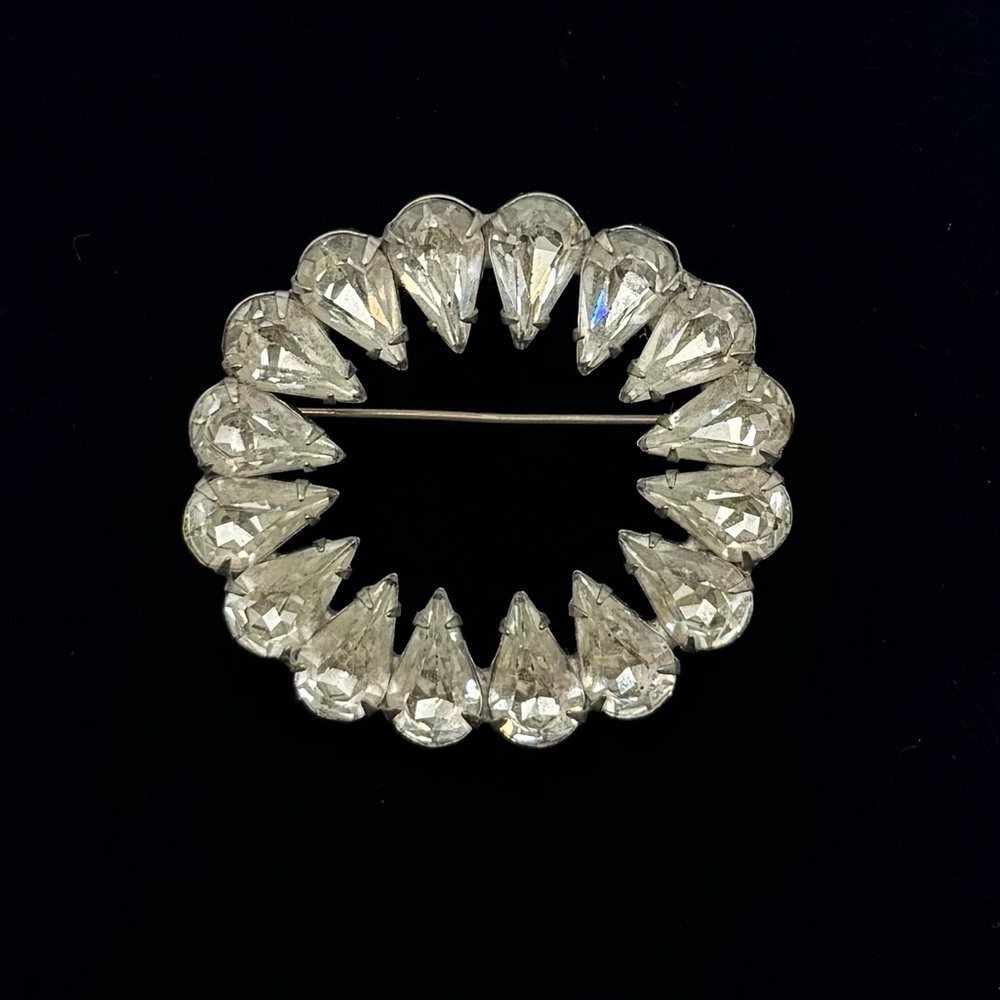 VINTAGE Crystal Oval Wreath Brooch